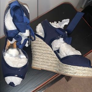 WHBM NAVY WEDGE TIE AT ANKLE SANDAL